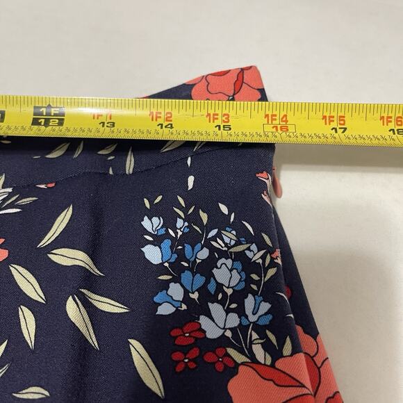 Lands End Pants Womens 8 Mid Rise Stretch Knit Blue White Floral Slim Leg - Picture 7 of 10